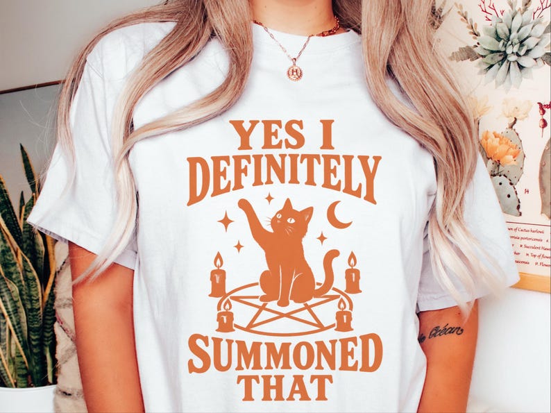 Heksenkat shirt, grappig Halloween kattenshirt, occult kattencadeau, shirt voor het griezelige seizoen, kleding met hemelse kat afbeelding 7
