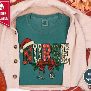 Christmas Nurse Shirt, Festive Nurse Gift, Holiday Nurse Sweatshirt, Xmas Nurse Tee, Registered Nurse Holiday Top, Nurse Christmas Shirt imagen 6