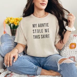 My Auntie Stole Me This Shirt - Funny Auntie Stole Shirt | Gift From Aunt | Niece Nephew Humor | Cool Auntie and Baby Toddler Kids Bild 4