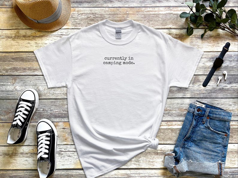 Grappig kampeershirt, T-shirt met de tekst "Currently In Camping Mode", voor liefhebbers van nationale parken, outdooravonturen, camper-trui, vrolijke kampeerders op roadtrip. afbeelding 7