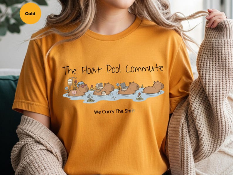 T-shirt voor verpleegkundigen in het drijfbad, grappig T-shirt voor verpleegkundigen met drijfbadthema, Capybara Comfort Colors, cadeau voor medisch personeel in de nachtdienst, Capybara-shirt afbeelding 1