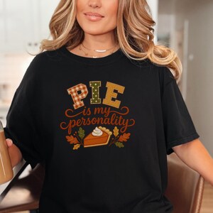 T-shirt voor taartliefhebbers, Thanksgiving-shirt, grappig cadeau voor foodies, herfstshirt, sweatshirt met de tekst "Taart is mijn persoonlijkheid". afbeelding 4