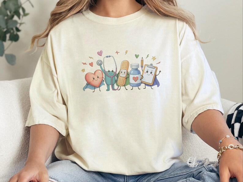 Comfort Colors T-Shirt für Kinderkrankenpfleger/innen, Lustiges Sweatshirt für medizinische Fachangestellte im Gesundheitswesen, Auszeichnung für Kinderärzte/innen bei der Abschlussfeier Bild 10