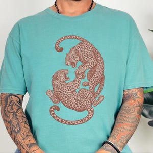Comfort Colors Vintage Leopard Sweatshirt | Traditional Tattoo Flash Sweatshirt | Linocut Rainforest Wilderness T-Shirt, Retro Leopard Shirt image 5
