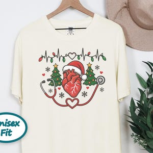 Christmas Nurse Shirt, Cardiac Nurse Christmas Gift, Cardiology Nurse Tee, Heart Anatomy Shirt, Telemetry Tech Shirt, Festive Nurse Top imagen 5