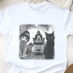 Gangster-Katzen-Shirt, stylisches Streetwear-Motiv für Katzenfans, lustiges T-Shirt mit Tierhumor, einzigartiges Geschenk für Tierbesitzer Bild 4