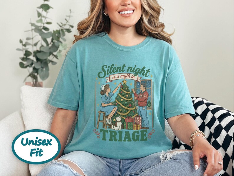 Christmas Nurse Sweatshirt, Funny ER Nurse Shirt, Silent Night Triage, Emergency Room Gift, Holiday Party Shirt, Medical Staff Top afbeelding 7