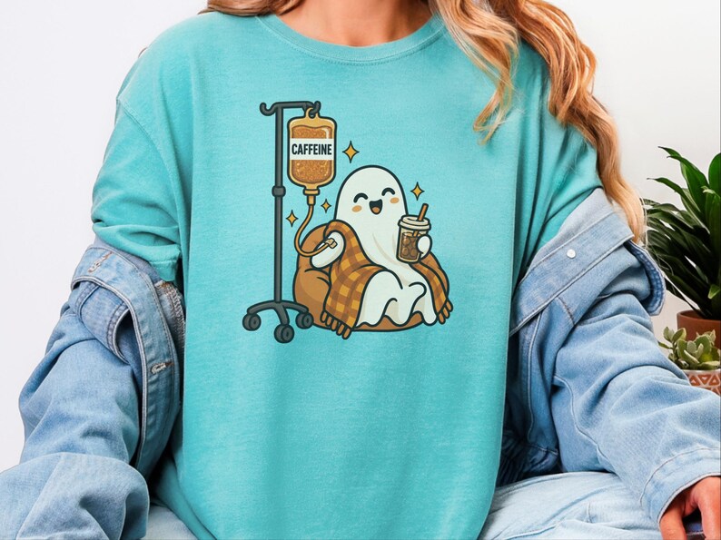Ghost Coffee Shirt, Spooky Season Tee, Night Shift Nurse Gift, Halloween Coffee Lover, Caffeine IV Sweatshirt afbeelding 6