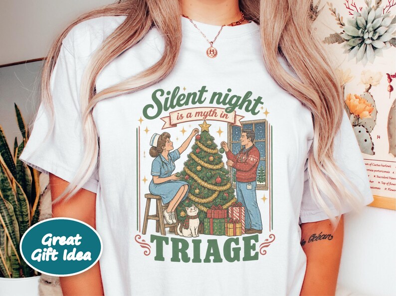 Christmas Nurse Sweatshirt, Funny ER Nurse Shirt, Silent Night Triage, Emergency Room Gift, Holiday Party Shirt, Medical Staff Top afbeelding 6