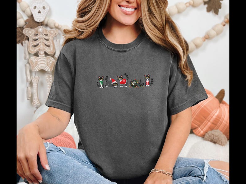 ホリデーキャットシャツ、タキシード猫好きへのギフト、クリスマスキティTシャツ、おもしろいお祝い猫スウェットシャツ、白黒猫オーナーシャツ 画像 2