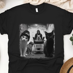 Gangster-Katzen-Shirt, stylisches Streetwear-Motiv für Katzenfans, lustiges T-Shirt mit Tierhumor, einzigartiges Geschenk für Tierbesitzer Bild 6