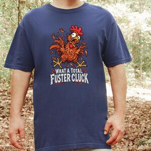 Camiseta divertida de gallinas, regalo para criadores de gallinas, camiseta sarcástica de granja, ¡Qué cacareo tan total!, camiseta divertida de aves de corral, regalo para la loca de las gallinas imagen 5