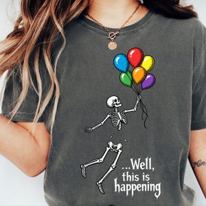 Well Shit Shirt, Skeleton Balloon Shirt, Funny Halloween Tee, Skeleton Lover Gift, Spooky Humor Shirt Bild 4