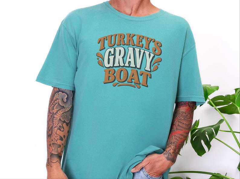 Camiseta para la cena familiar de Acción de Gracias, camiseta con salsera de pavo, regalo para amantes de la comida, ropa divertida para el Día de Acción de Gracias, camiseta retro para el festín navideño. imagen 4