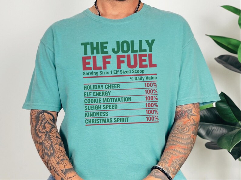 Camiseta de elfo navideño, camiseta navideña divertida para la familia, camiseta a juego para fiestas navideñas, camiseta Jolly Elf Fuel imagen 12