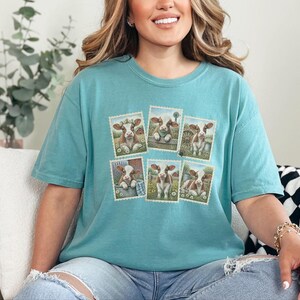 Camiseta vintage con estampado de vaca y sello postal, camiseta adorable de vaca bebé, regalo para amantes de los animales de granja, camiseta de estilo rústico campestre. imagen 3