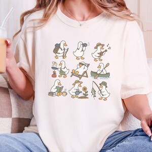 Regalo para amantes de los patos, camiseta para amantes del camping, regalo de senderismo para él, camiseta para amantes de la naturaleza, camiseta de pato adorable imagen 2
