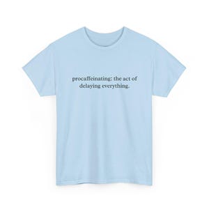 Procaffeinating: The Art of Delaying Everything - Funny Coffee T-Shirt, Sarcastic Humor and Caffeine Addict Gift for Office and Work. Bild 3