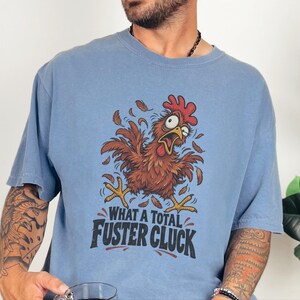 Camiseta divertida de gallinas, regalo para criadores de gallinas, camiseta sarcástica de granja, ¡Qué cacareo tan total!, camiseta divertida de aves de corral, regalo para la loca de las gallinas imagen 10