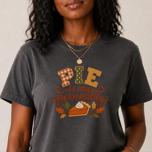 T-shirt voor taartliefhebbers, Thanksgiving-shirt, grappig cadeau voor foodies, herfstshirt, sweatshirt met de tekst "Taart is mijn persoonlijkheid". afbeelding 9