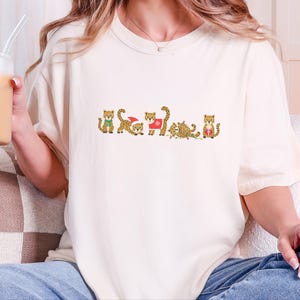 Camiseta navideña de leopardo, camiseta navideña de animales, regalo para amantes del guepardo, top navideño de leopardo imagen 7