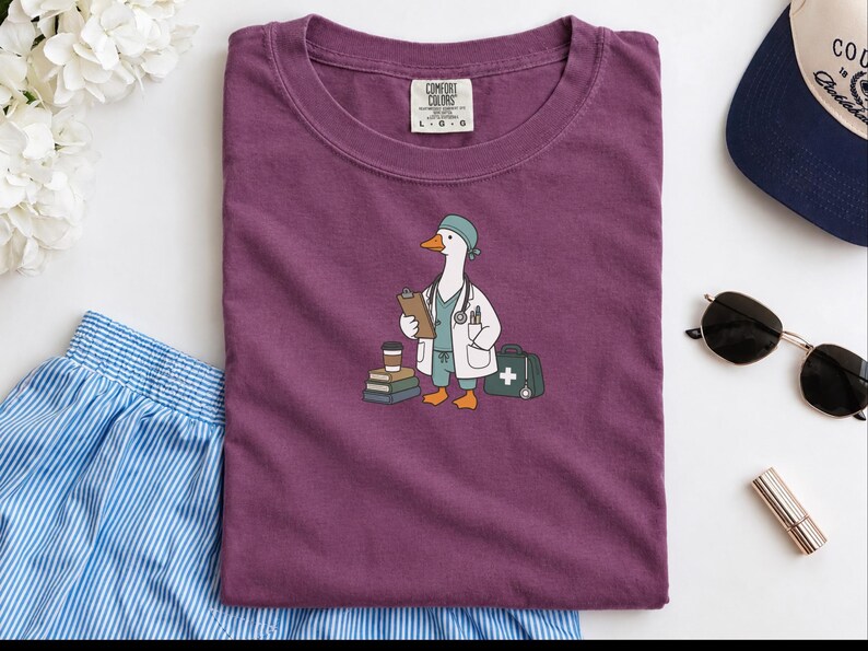 Camiseta Medical Goose, regalo para médicos, camiseta divertida para enfermeras, regalo para estudiantes de medicina, camiseta para trabajadores de la salud, regalo de graduación para médicos imagen 8
