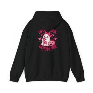 In oktober dragen we een roze spookshirt, een cadeau ter bevordering van bewustzijn over borstkanker, een roze Halloween-shirt met lint, een top voor kankeroverlevenden, een shirt voor het griezelige seizoen. afbeelding 11