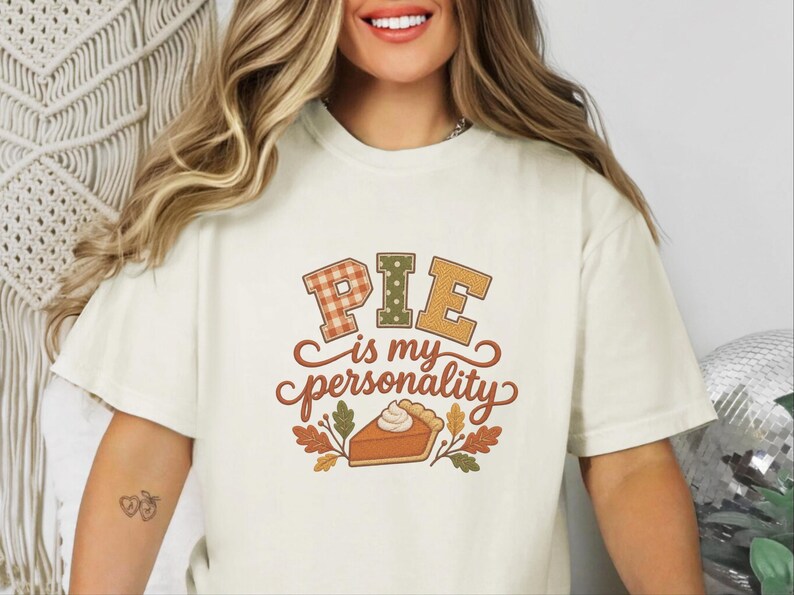 T-shirt voor taartliefhebbers, Thanksgiving-shirt, grappig cadeau voor foodies, herfstshirt, sweatshirt met de tekst "Taart is mijn persoonlijkheid". afbeelding 2