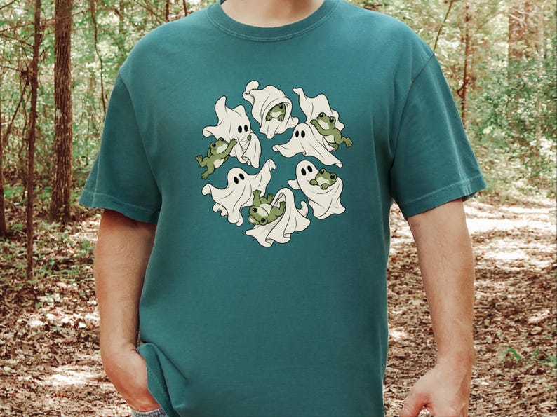 Maglietta per amanti delle rane, regalo a tema fantasmi, maglietta per la stagione spettrale, top di Halloween in stile cottagecore, regalo per amanti degli anfibi, divertente abbigliamento grafico autunnale immagine 9