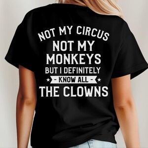 Magliette buffe da donna, Non è il mio circo, non sono le mie scimmie, ma conosco sicuramente tutti i clown, maglietta con frase divertente, regalo umoristico per adulti, umorismo da ufficio immagine 10
