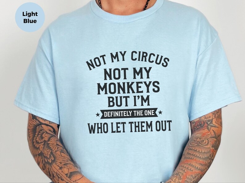 "Não é meu circo, não são meus macacos, mas definitivamente fui eu quem os soltou" - Camiseta feminina sarcástica, ideia de presente engraçada, presente divertido e original imagem 2
