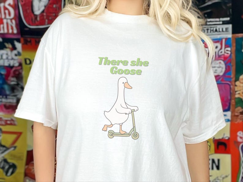 Comfort Colors Silly Goose Tee, There She Goose Funny Birdwatcher Shirt, Sarcastic Cottagecore Animal Lover Outfit, Aunt Goose imagen 10