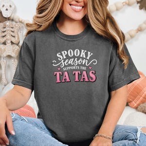 Koszulka na Halloween z okazji raka piersi, różowy prezent wsparcia na październik, upiorny top sezonowy, koszulka dla osoby, która przeżyła raka zdjęcie 10