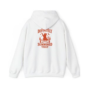 Heksenkat shirt, grappig Halloween kattenshirt, occult kattencadeau, shirt voor het griezelige seizoen, kleding met hemelse kat afbeelding 12