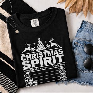 Camiseta com espírito natalino, camiseta com informações nutricionais para as festas de fim de ano, camiseta combinando para a família, camiseta divertida para festas de fim de ano, camiseta com espírito natalino imagem 7