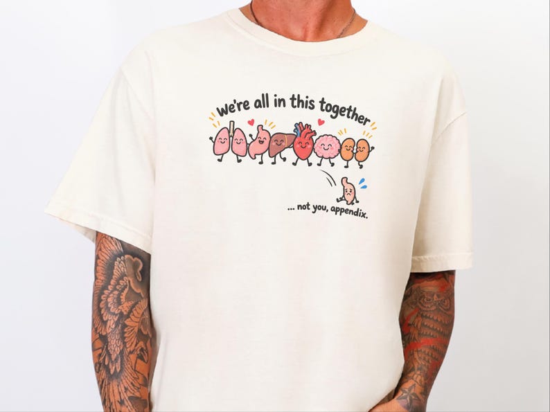 T-Shirt mit Blinddarm-OP-Motiv, lustiges Medizin-T-Shirt, Geschenk zur Genesung nach einer Blinddarmentfernung, niedliches T-Shirt mit menschlicher Organanatomie, Geschenk für OP-Krankenschwestern Bild 4