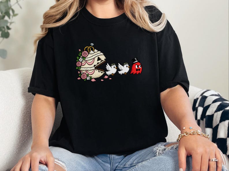 Gamer-Hochzeitsshirt, Geschenk für Gaming-Paare, Retro-Gaming-T-Shirt, Nerdiges Hochzeitsgeschenk, Pac-Man-Shirt Bild 7