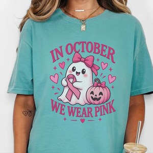 In oktober dragen we een roze spookshirt, een cadeau ter bevordering van bewustzijn over borstkanker, een roze Halloween-shirt met lint, een top voor kankeroverlevenden, een shirt voor het griezelige seizoen. afbeelding 4