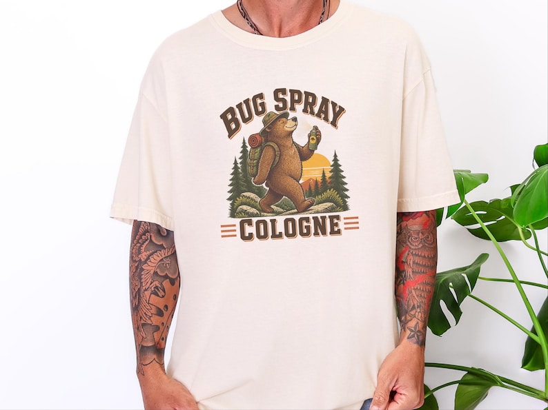 Camiseta divertida para senderismo, camiseta de naturaleza al aire libre, idea de regalo para campistas, camiseta con repelente de insectos, camiseta de senderismo con osos, regalo de humor para excursionistas, camiseta para amantes del senderismo imagen 4