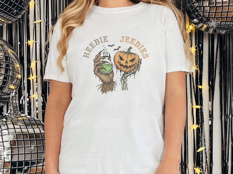 Maglietta regalo gotica e inquietante Comfort Colors, maglietta di Halloween Heebie Jeebies, abbigliamento horror per appassionati di film spaventosi, zucca spettrale e scheletro, regalo per amanti dei pipistrelli immagine 8