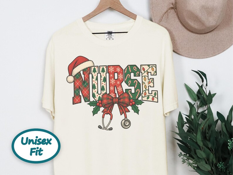 Christmas Nurse Shirt, Festive Nurse Gift, Holiday Nurse Sweatshirt, Xmas Nurse Tee, Registered Nurse Holiday Top, Nurse Christmas Shirt imagen 5