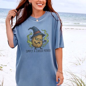 Aardappelshirt, grappig aardappelcadeau, tovenaars-T-shirt, weirdcore-shirt, magisch tovenaarsshirt, vervloekte aardappeltovenaar afbeelding 1