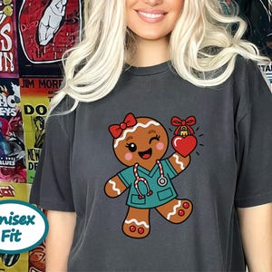 Christmas Nurse Shirt, Gingerbread Nurse Gift, Festive Nurse Sweatshirt, Holiday Medical Tee zdjęcie 8
