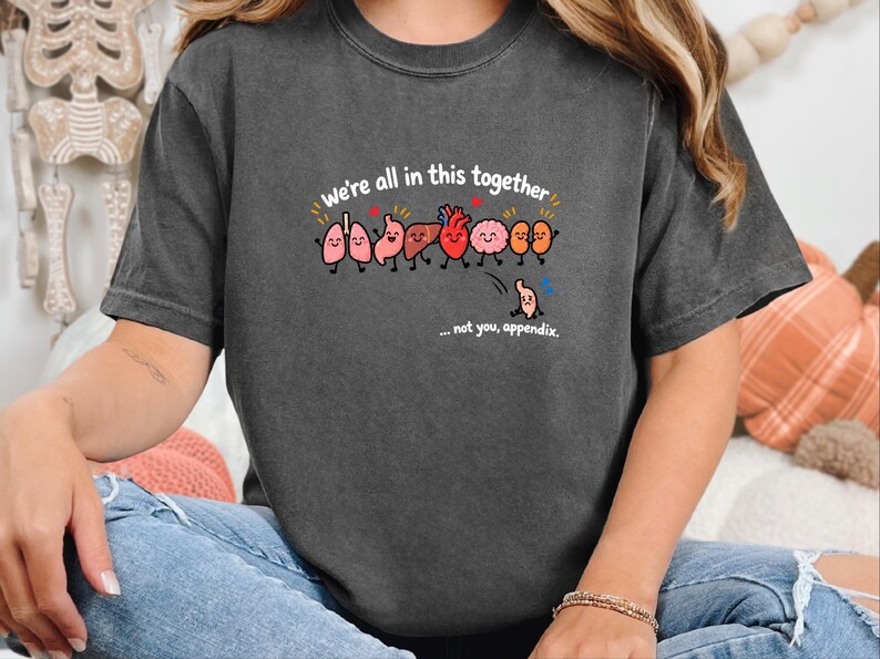 T-Shirt mit Blinddarm-OP-Motiv, lustiges Medizin-T-Shirt, Geschenk zur Genesung nach einer Blinddarmentfernung, niedliches T-Shirt mit menschlicher Organanatomie, Geschenk für OP-Krankenschwestern Bild 2