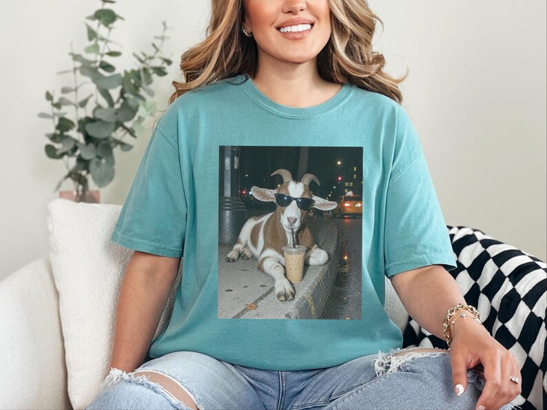 Funny Goat Shirt, Goat Lover Gift, Iced Coffee Tee, Animal Meme Shirt, Farm Life Tee, Coffee Addict Gift, Cool Goat Shirt zdjęcie 3
