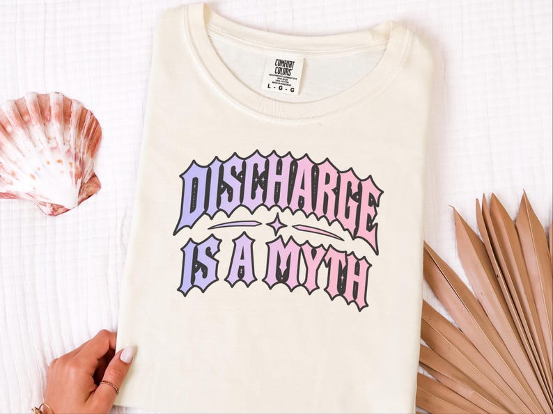 Frauenarzt-Shirt, Sarkastisches Hexen-T-Shirt, Humorvolles Geschenk für die Zeit nach der Geburt, Ausfluss ist ein Mythos, Gothic-Girl-Shirt Bild 1