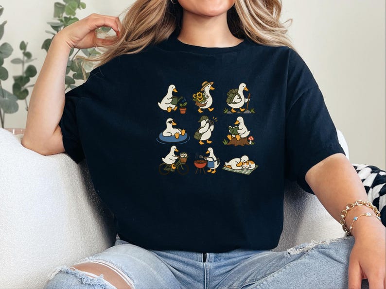 Speels eenden T-shirt, Leuk cadeau voor eendenliefhebbers, Tuinieren met eendje T-shirt, Grappig dieren T-shirt, Gezellige cottagecore kleding, Top voor natuurliefhebbers afbeelding 9
