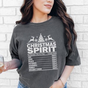Camiseta com espírito natalino, camiseta com informações nutricionais para as festas de fim de ano, camiseta combinando para a família, camiseta divertida para festas de fim de ano, camiseta com espírito natalino imagem 6