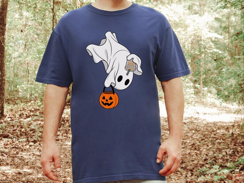 Camiseta de fantasmas para café, camiseta de fantasmas "Boo", camiseta de café de Halloween, camiseta de fantasmas adorable, camiseta de temporada espeluznante, camiseta de café de otoño, regalo para amantes del café imagen 3