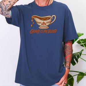 „Soße ist mein Blut“-Shirt, Geschenk für Feinschmecker zum Thanksgiving-Fest, lustiges Koch-T-Shirt, Sweatshirt für das Festessen, Geschenk für Foodies Bild 7